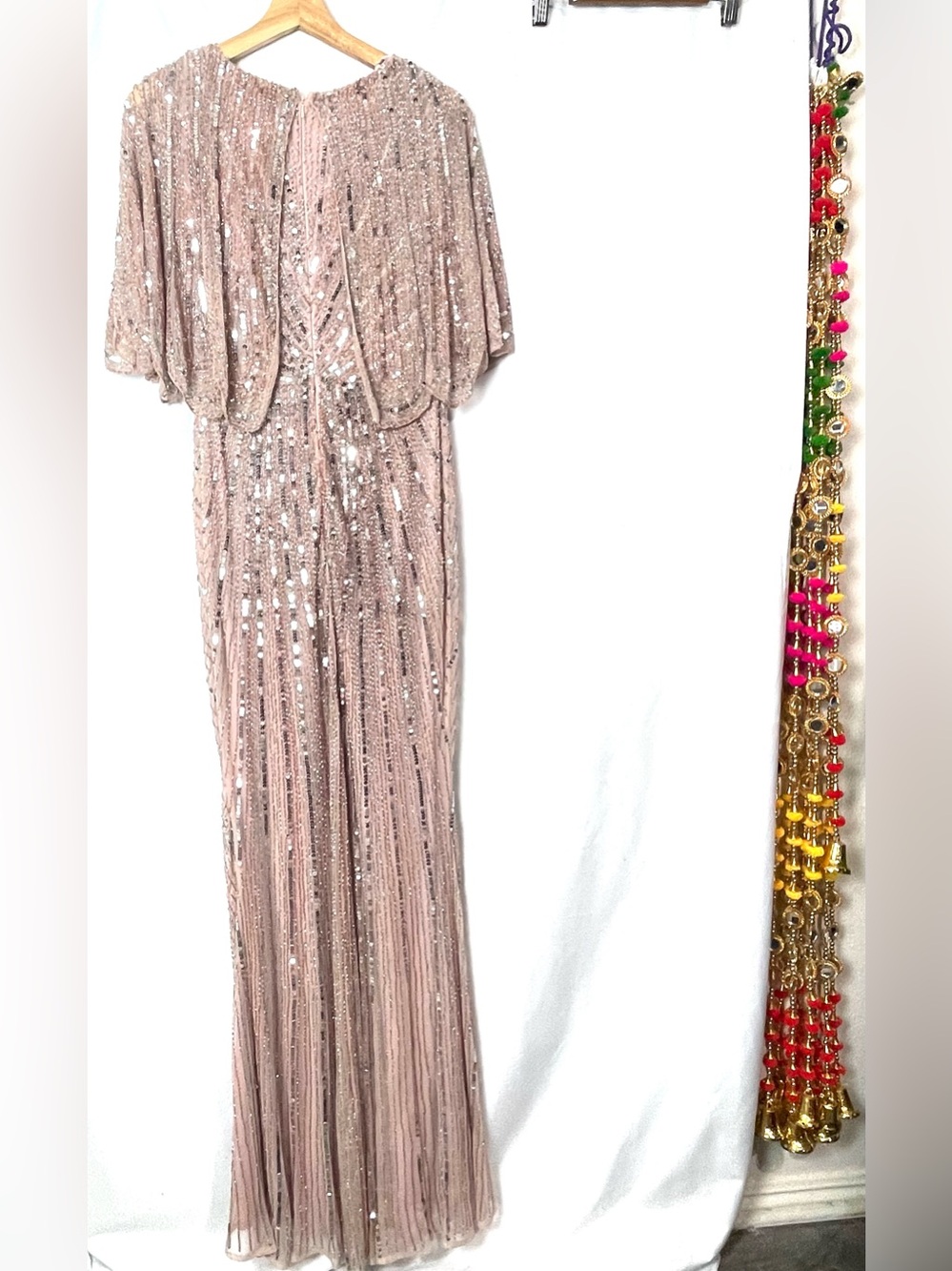 NWT Mac Duggal 93583 Pink Sequined V Neck Cape Sleeve Column Gown Size 4 - Picture 9 of 11